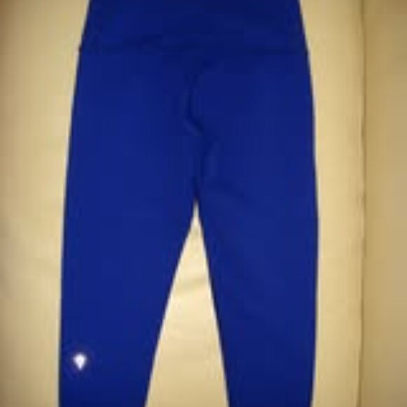 Ivivva Girl by Lululemon 🍋High Waisted Crop purple soft size 12 - Picture 4 of 5